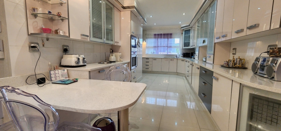 5 Bedroom Property for Sale in Aspen Hills Gauteng