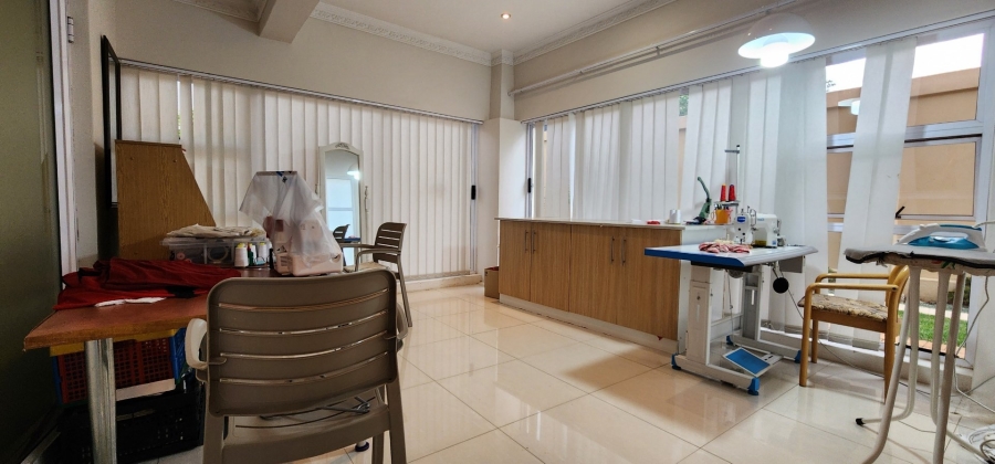 5 Bedroom Property for Sale in Aspen Hills Gauteng