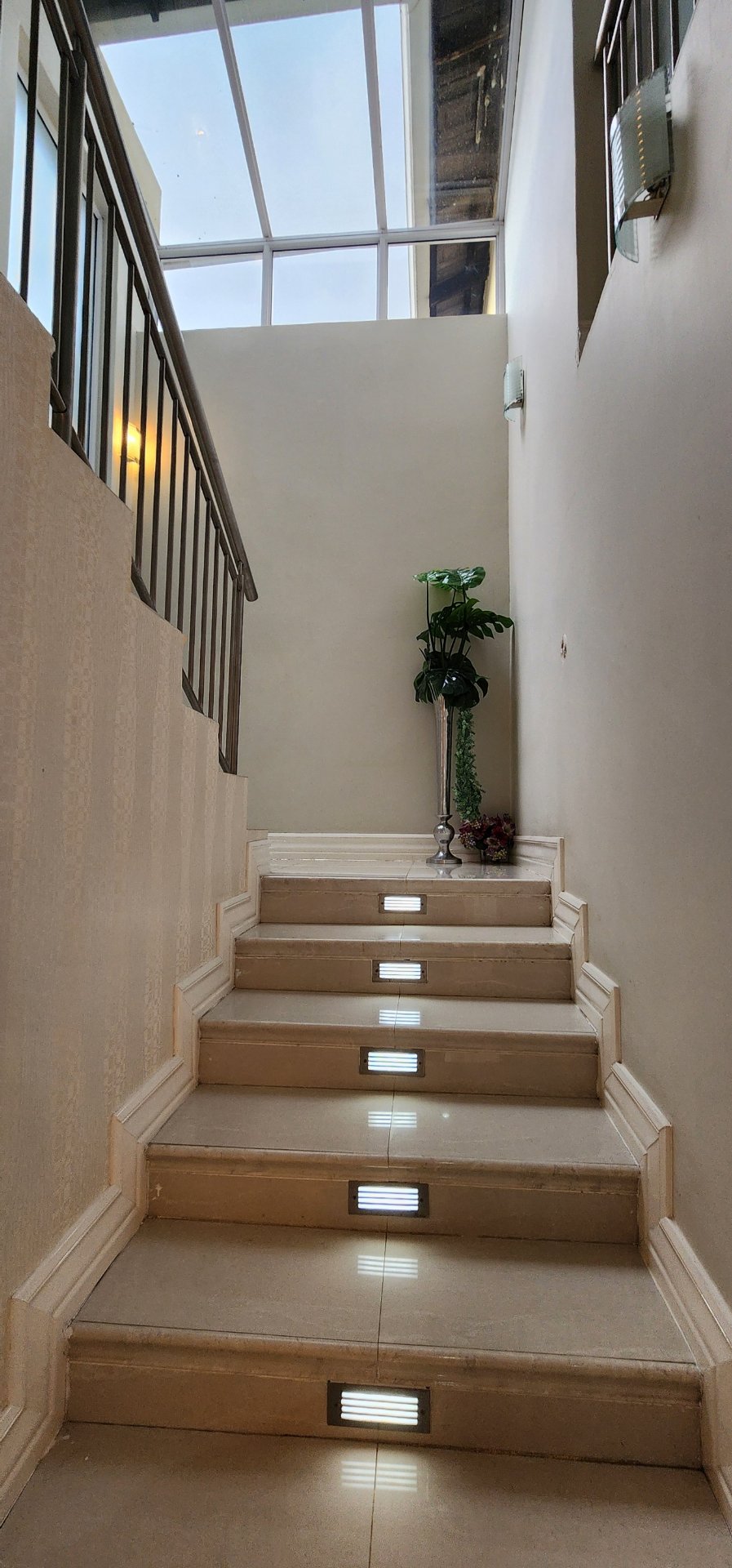 5 Bedroom Property for Sale in Aspen Hills Gauteng