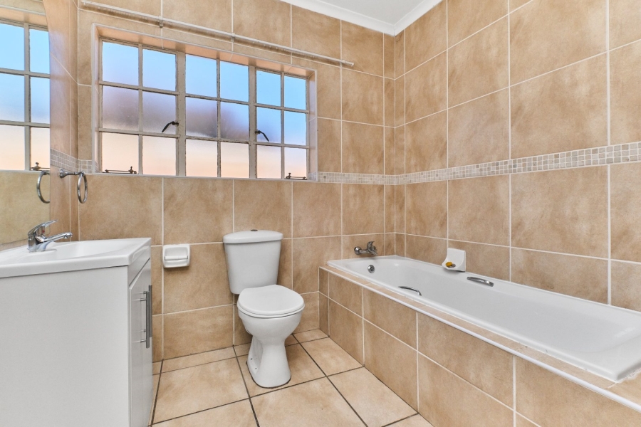 2 Bedroom Property for Sale in Harveston A H Gauteng