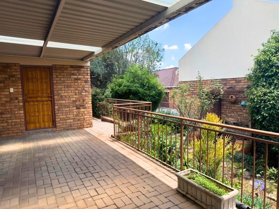 3 Bedroom Property for Sale in Wilgeheuwel Gauteng