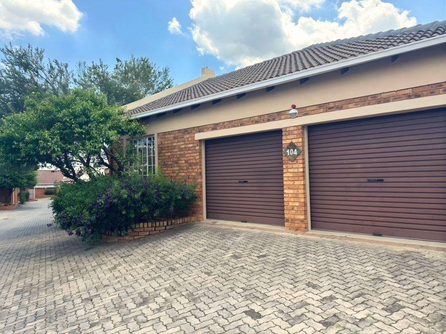 3 Bedroom Property for Sale in Wilgeheuwel Gauteng