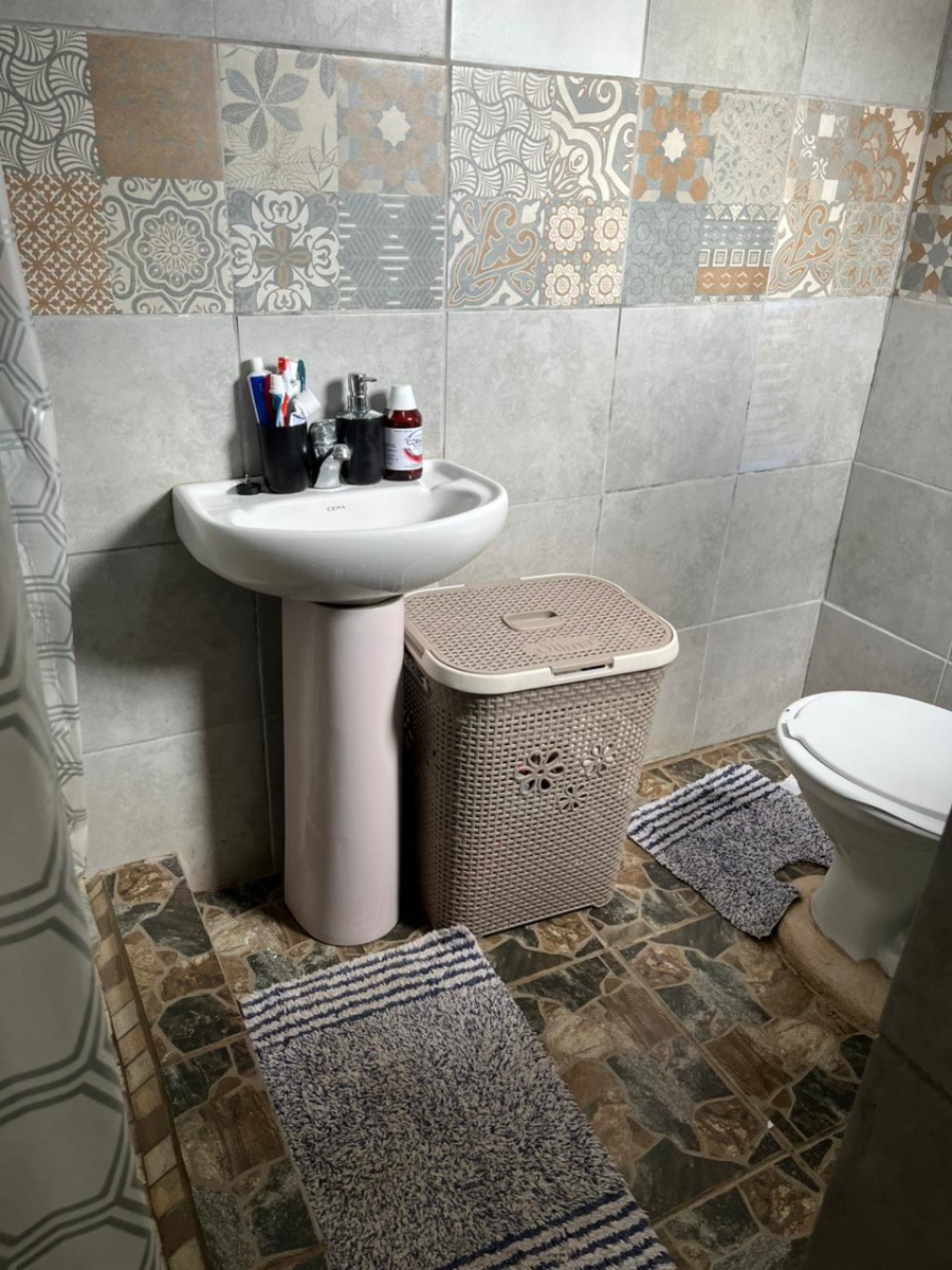 1 Bedroom Property for Sale in Clayville Gauteng