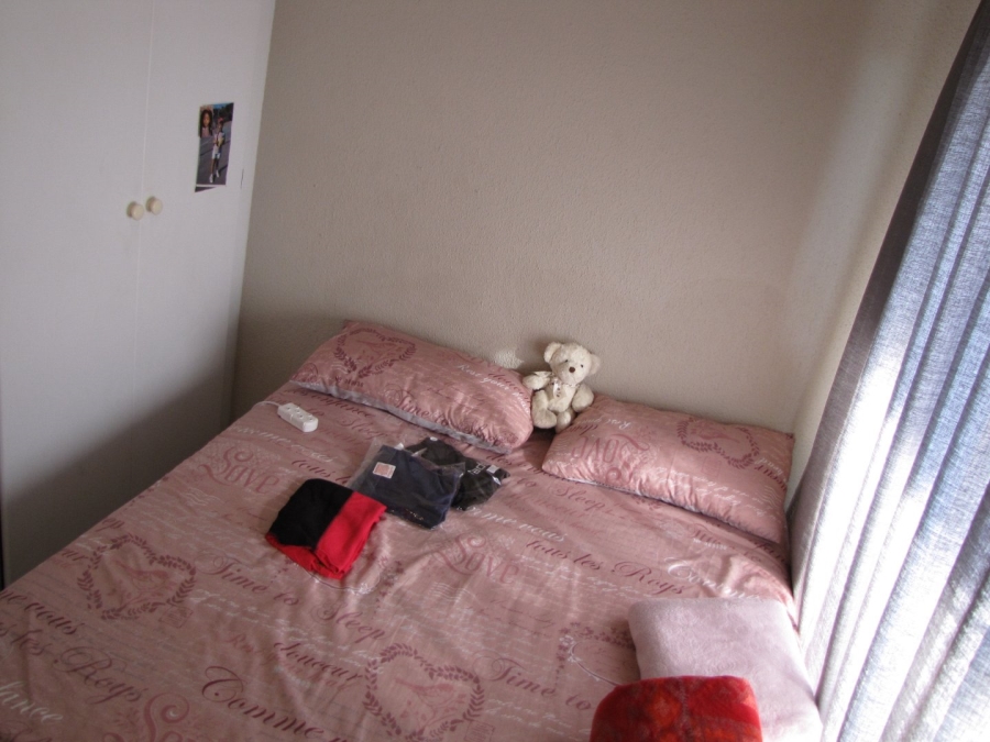 2 Bedroom Property for Sale in Hoogland Gauteng
