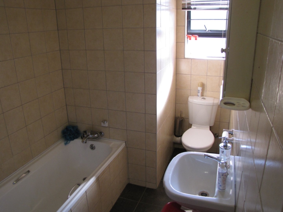 2 Bedroom Property for Sale in Hoogland Gauteng