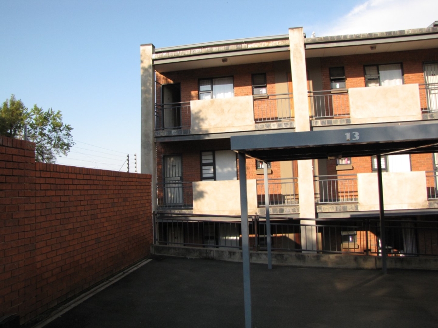 2 Bedroom Property for Sale in Hoogland Gauteng