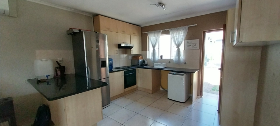 To Let 3 Bedroom Property for Rent in Greenstone Hill Gauteng