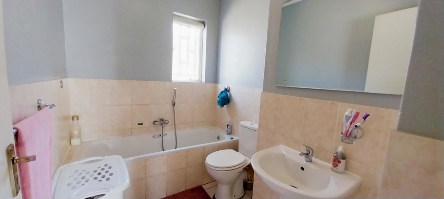 To Let 3 Bedroom Property for Rent in Greenstone Hill Gauteng