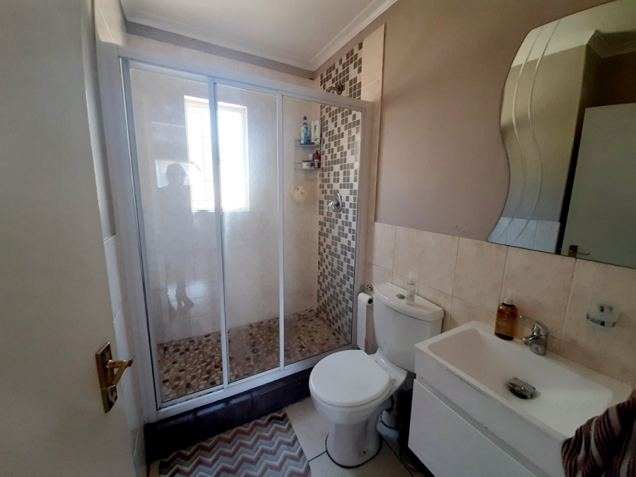 To Let 3 Bedroom Property for Rent in Greenstone Hill Gauteng