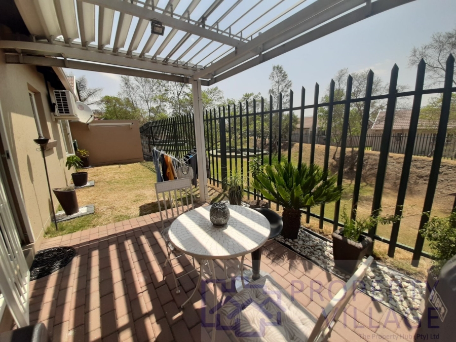 To Let 3 Bedroom Property for Rent in Greenstone Hill Gauteng