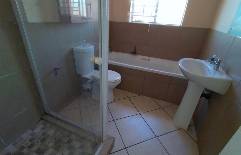2 Bedroom Property for Sale in Monavoni A H Gauteng