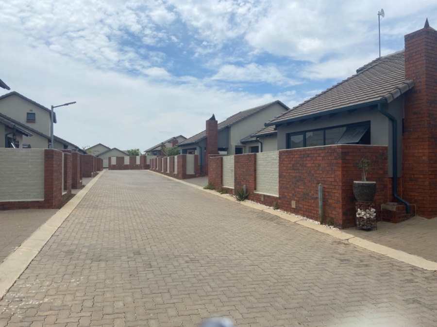 3 Bedroom Property for Sale in Amberfield Gauteng