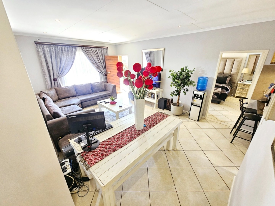 To Let 3 Bedroom Property for Rent in Monavoni Gauteng