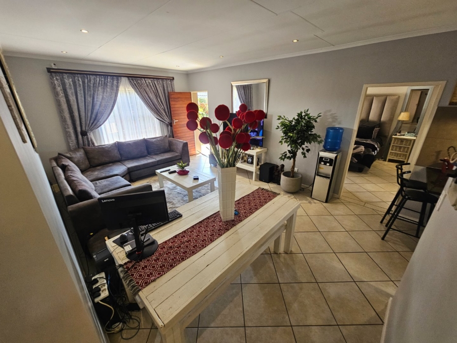 To Let 3 Bedroom Property for Rent in Monavoni Gauteng
