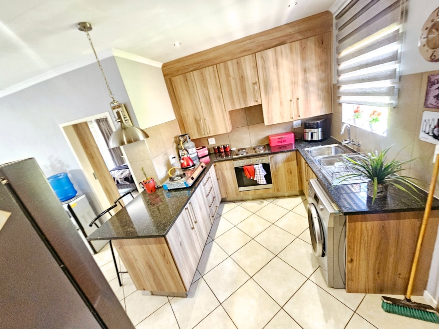 To Let 3 Bedroom Property for Rent in Monavoni Gauteng