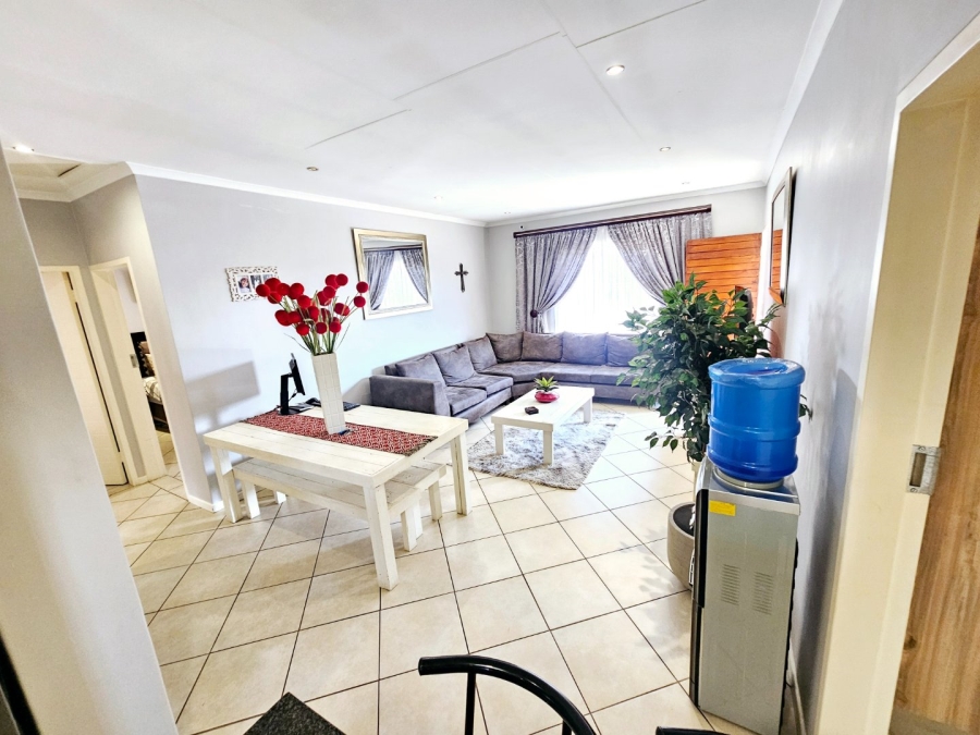 To Let 3 Bedroom Property for Rent in Monavoni Gauteng