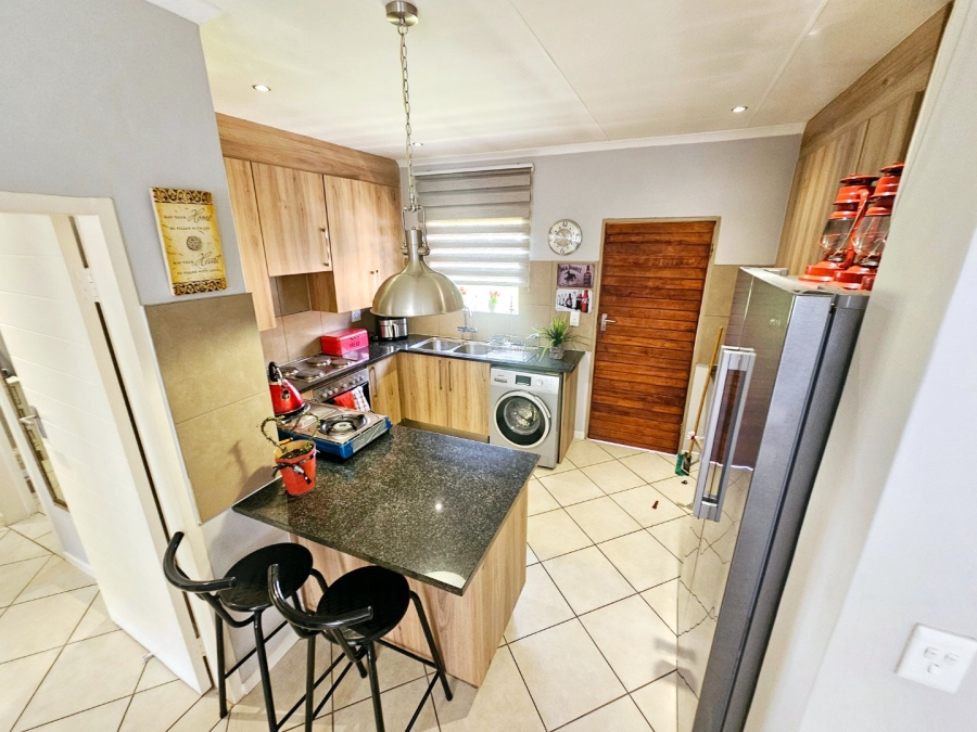 To Let 3 Bedroom Property for Rent in Monavoni Gauteng