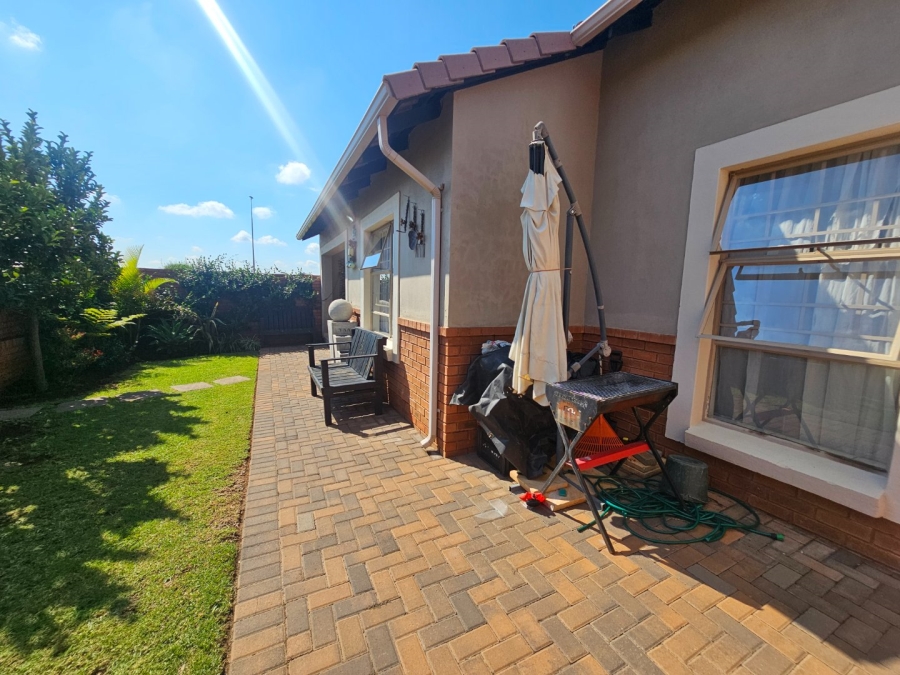 To Let 3 Bedroom Property for Rent in Monavoni Gauteng
