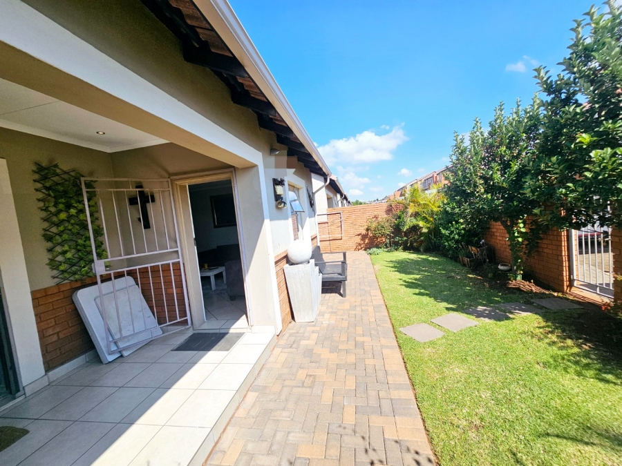 To Let 3 Bedroom Property for Rent in Monavoni Gauteng
