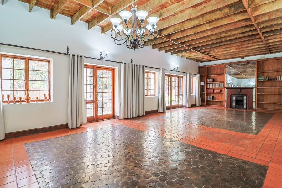 7 Bedroom Property for Sale in Oakdene Gauteng