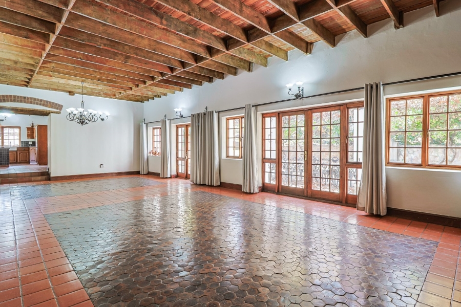 7 Bedroom Property for Sale in Oakdene Gauteng