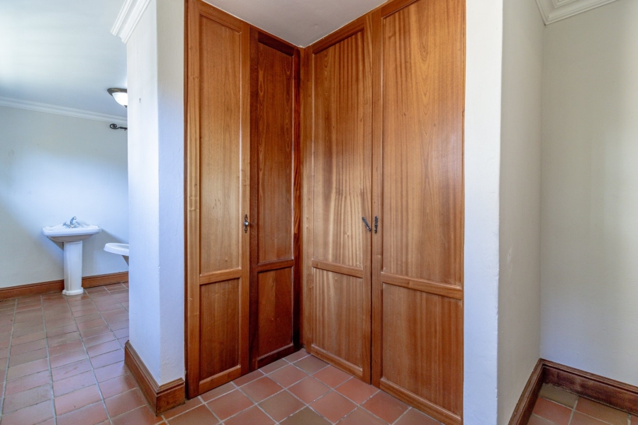 7 Bedroom Property for Sale in Oakdene Gauteng