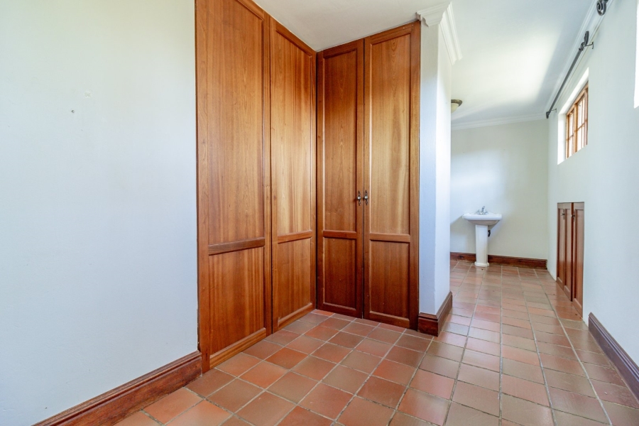 7 Bedroom Property for Sale in Oakdene Gauteng