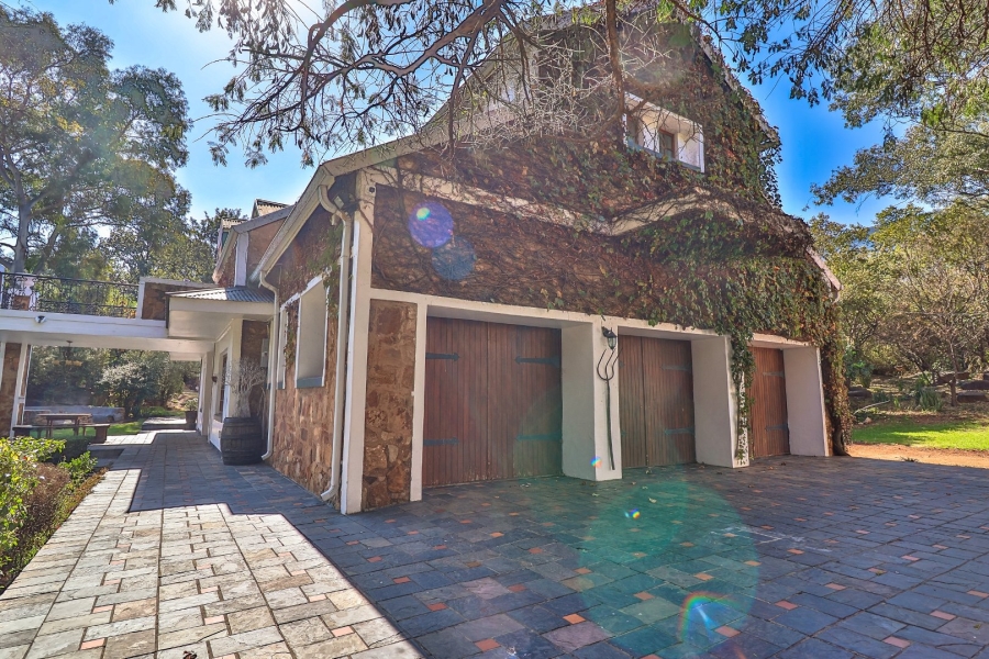 7 Bedroom Property for Sale in Oakdene Gauteng