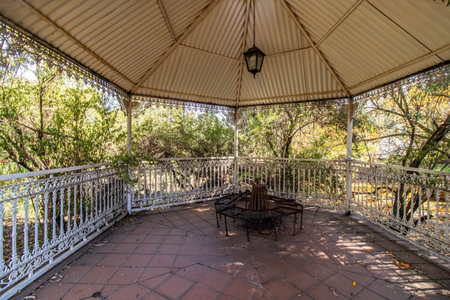 7 Bedroom Property for Sale in Oakdene Gauteng