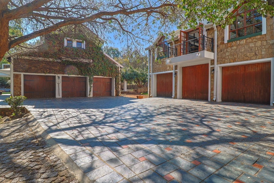 7 Bedroom Property for Sale in Oakdene Gauteng