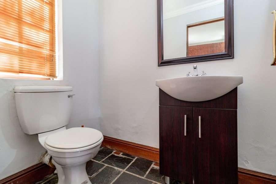 7 Bedroom Property for Sale in Oakdene Gauteng