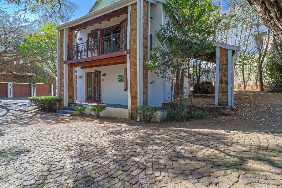 7 Bedroom Property for Sale in Oakdene Gauteng