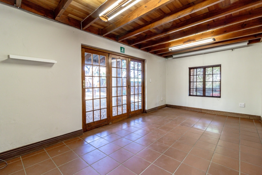 7 Bedroom Property for Sale in Oakdene Gauteng