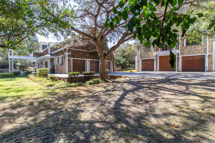 7 Bedroom Property for Sale in Oakdene Gauteng