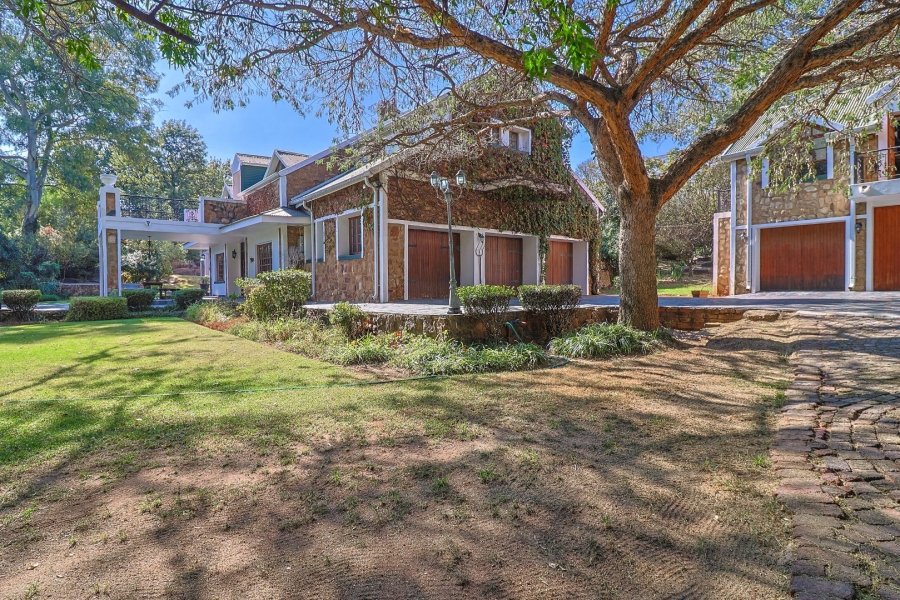 7 Bedroom Property for Sale in Oakdene Gauteng