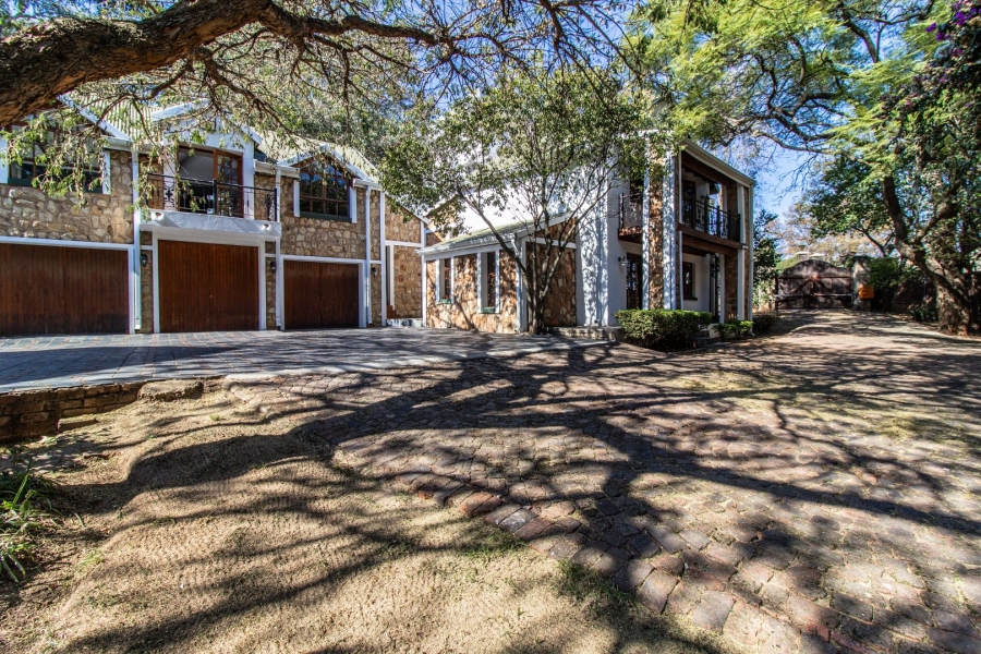7 Bedroom Property for Sale in Oakdene Gauteng