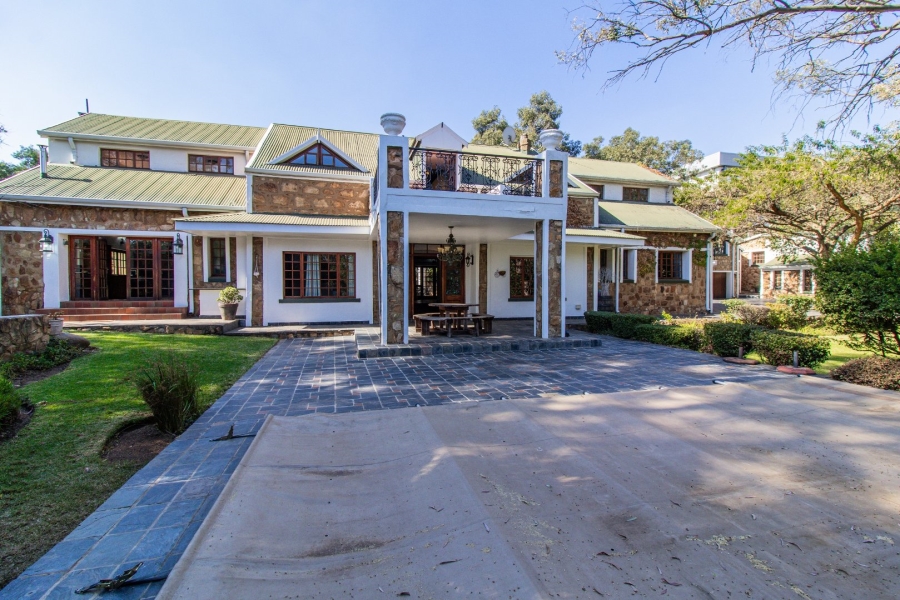 7 Bedroom Property for Sale in Oakdene Gauteng