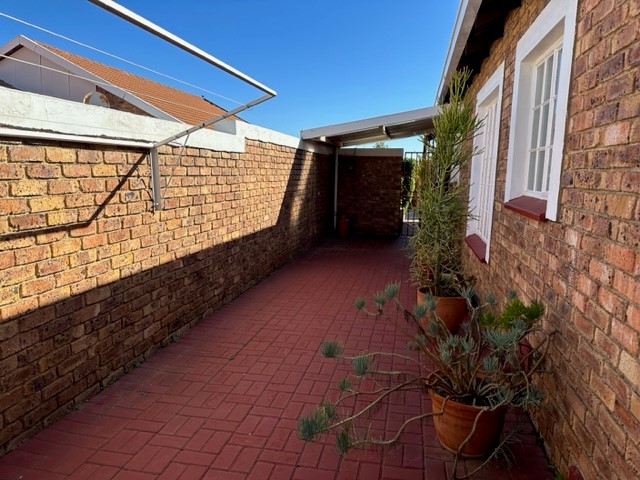 3 Bedroom Property for Sale in Honeydew Manor Gauteng