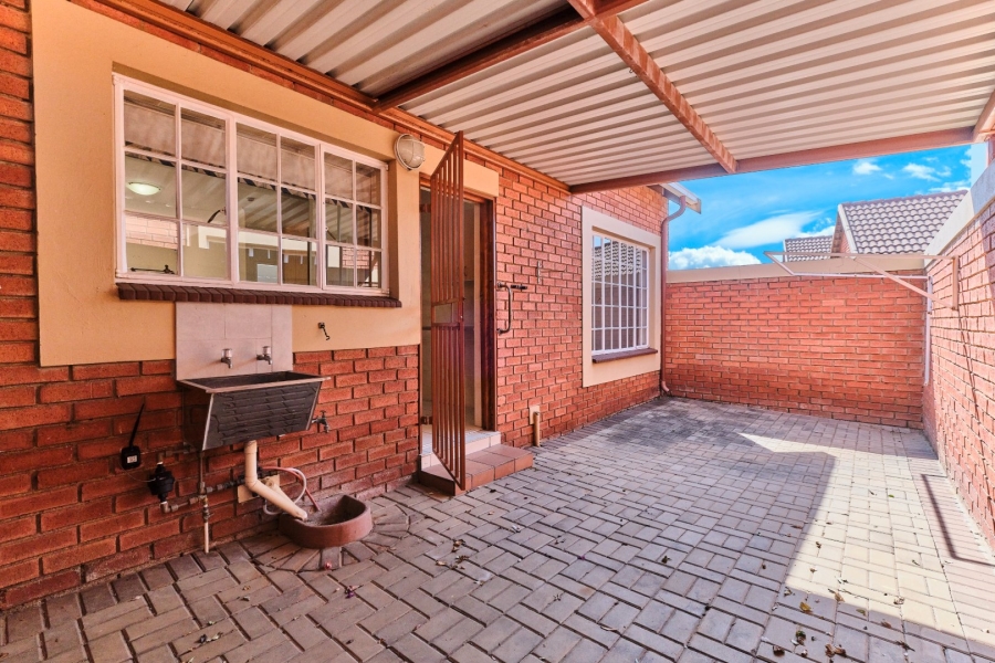 2 Bedroom Property for Sale in Harveston A H Gauteng