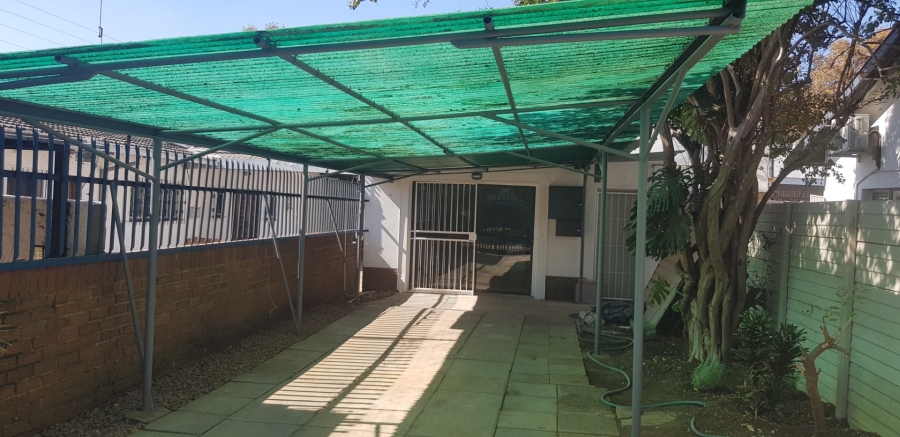 To Let 1 Bedroom Property for Rent in Les Marais Gauteng