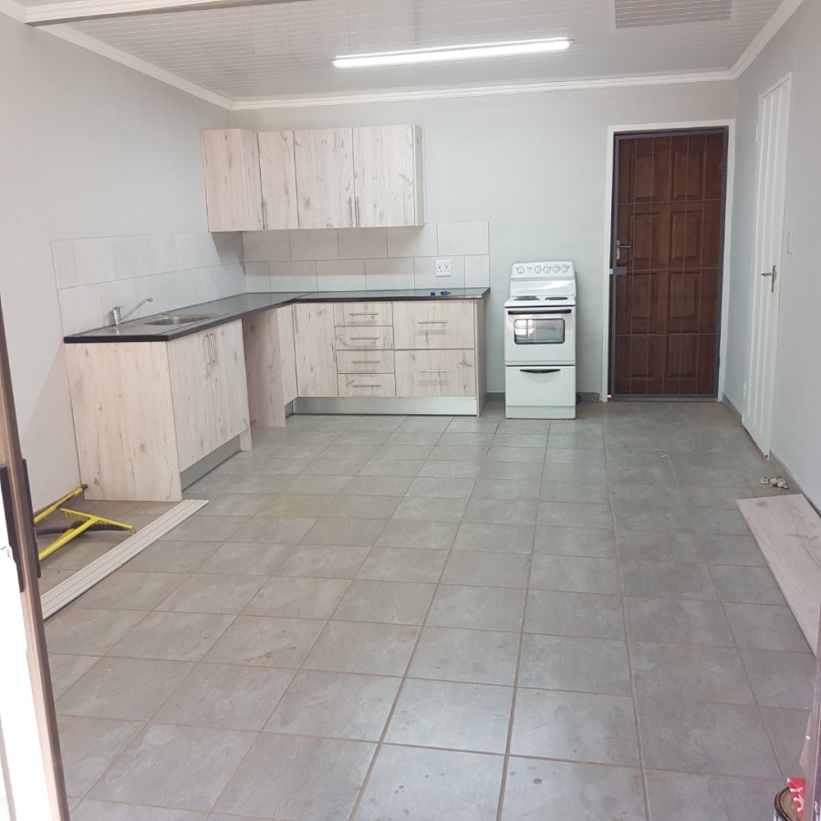 To Let 1 Bedroom Property for Rent in Les Marais Gauteng