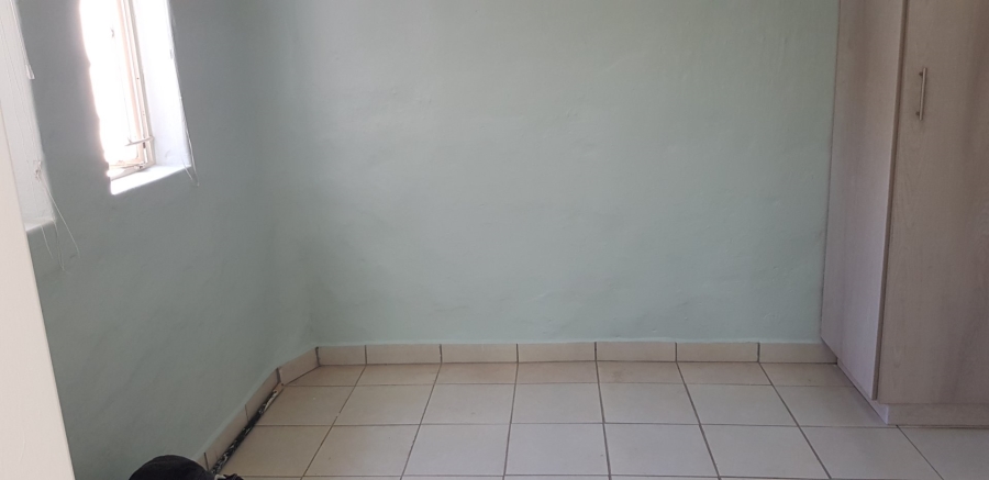 To Let 1 Bedroom Property for Rent in Les Marais Gauteng