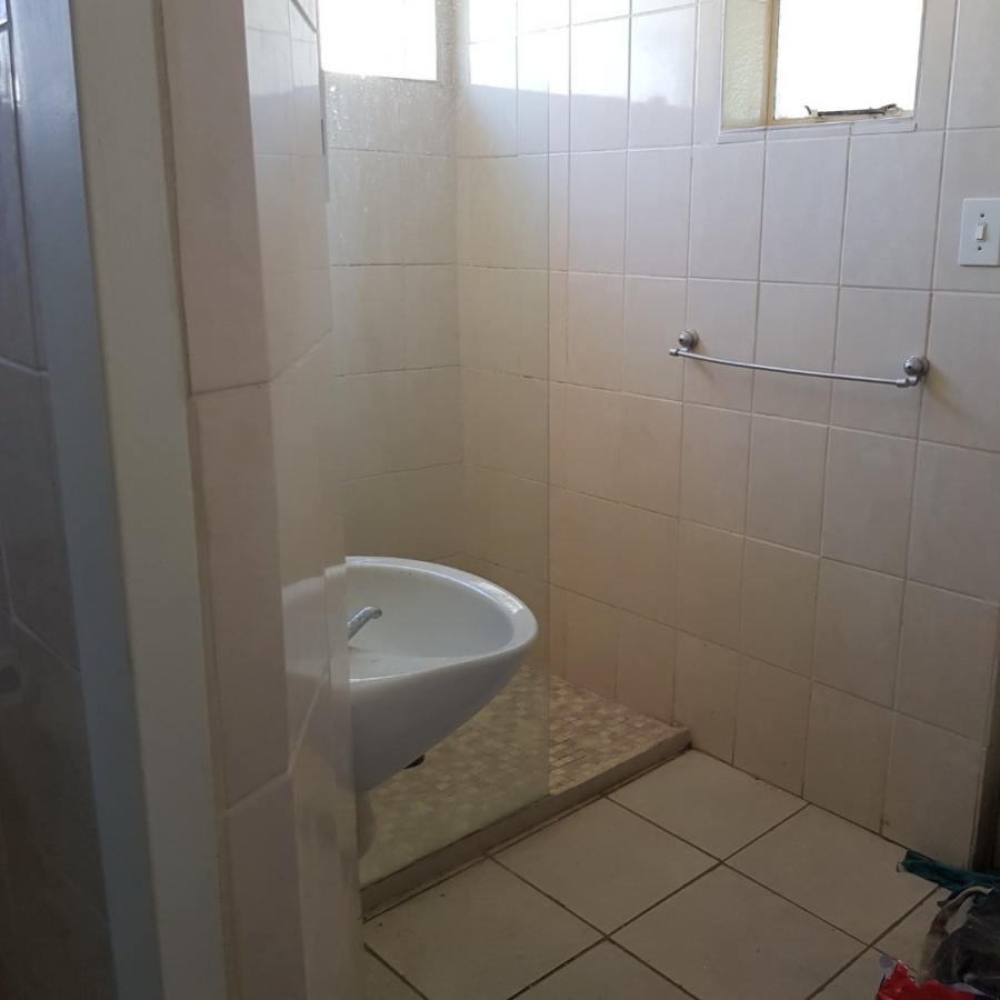 To Let 1 Bedroom Property for Rent in Les Marais Gauteng