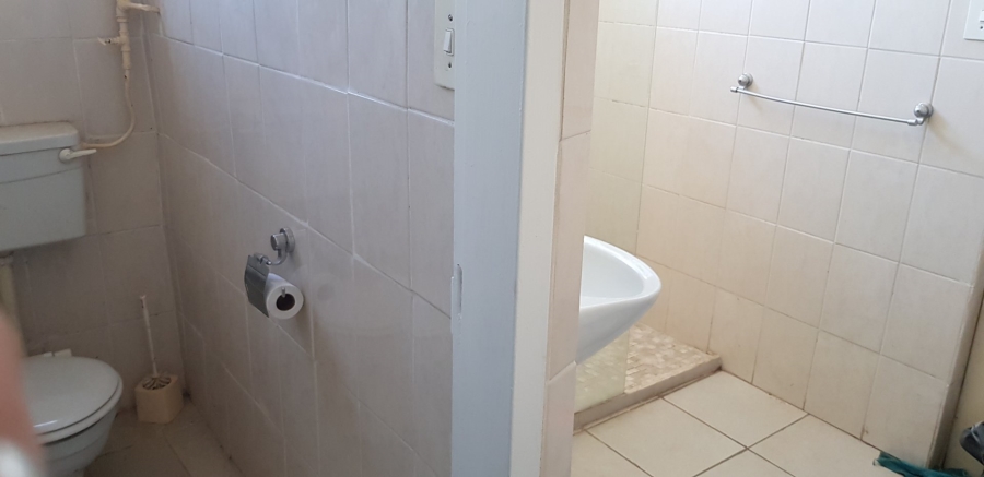 To Let 1 Bedroom Property for Rent in Les Marais Gauteng