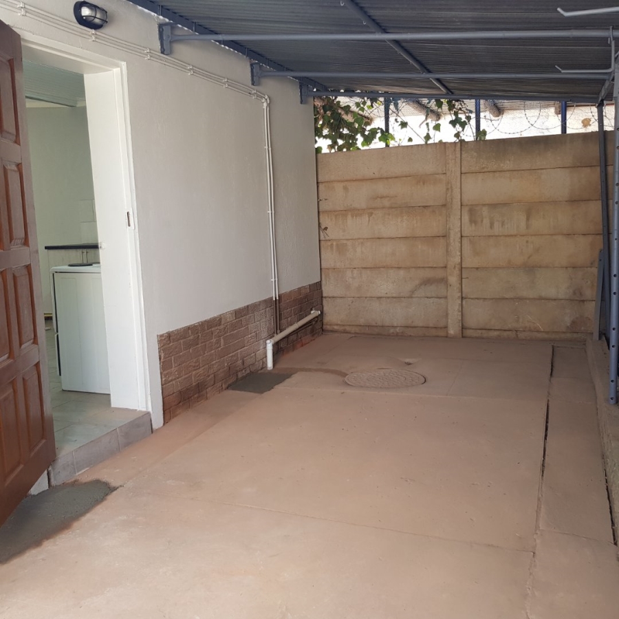 To Let 1 Bedroom Property for Rent in Les Marais Gauteng