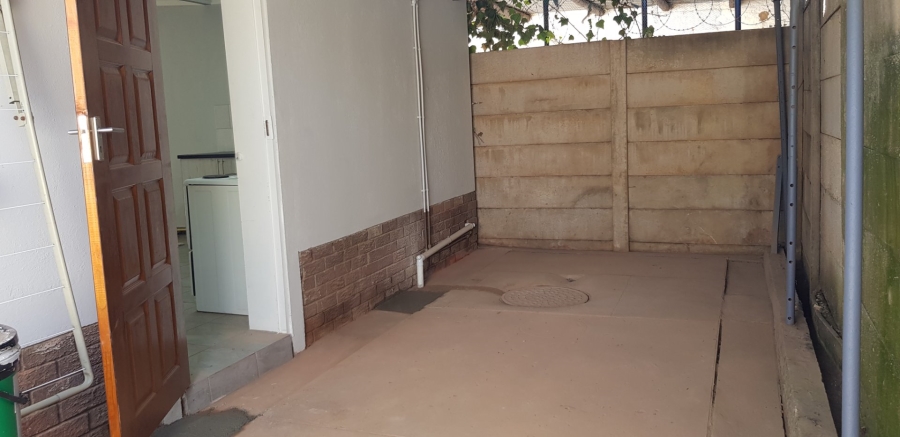 To Let 1 Bedroom Property for Rent in Les Marais Gauteng