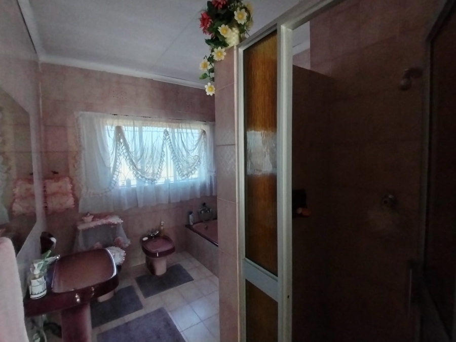 4 Bedroom Property for Sale in Nelsonia Gauteng