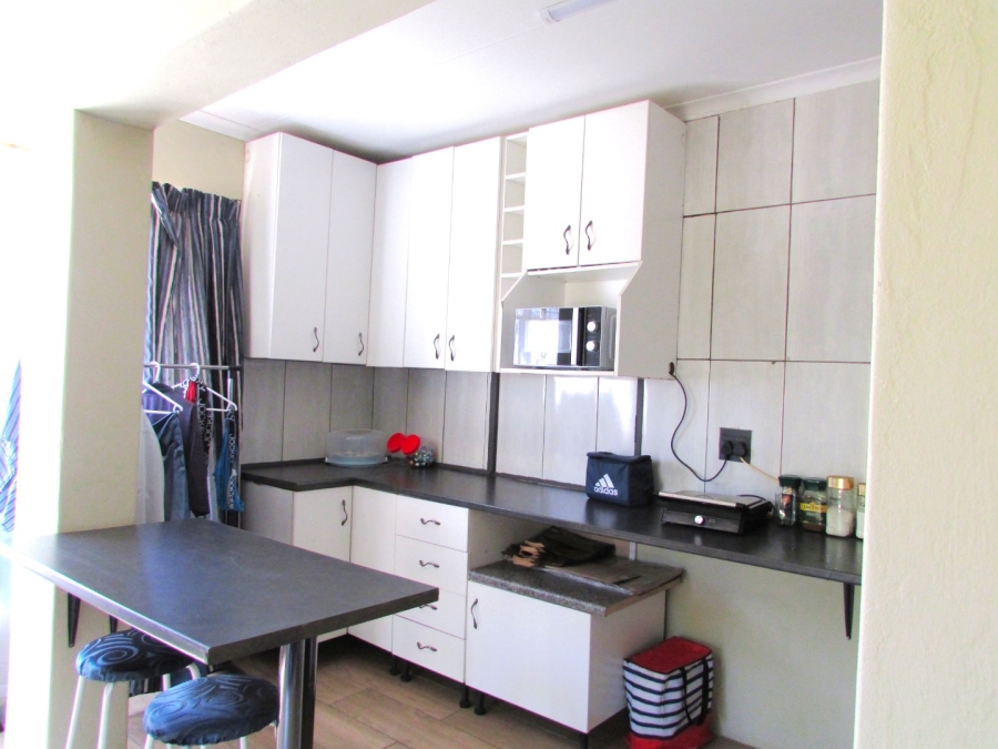 4 Bedroom Property for Sale in Flora Gardens Gauteng