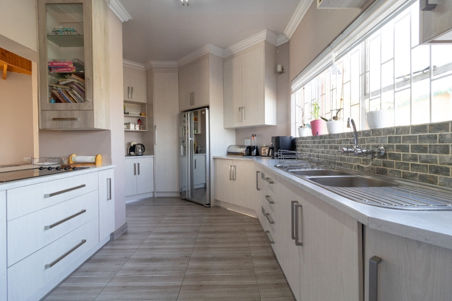 4 Bedroom Property for Sale in Bassonia Gauteng