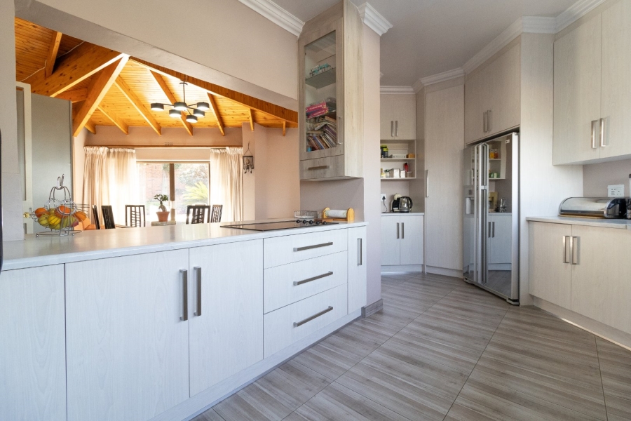 4 Bedroom Property for Sale in Bassonia Gauteng